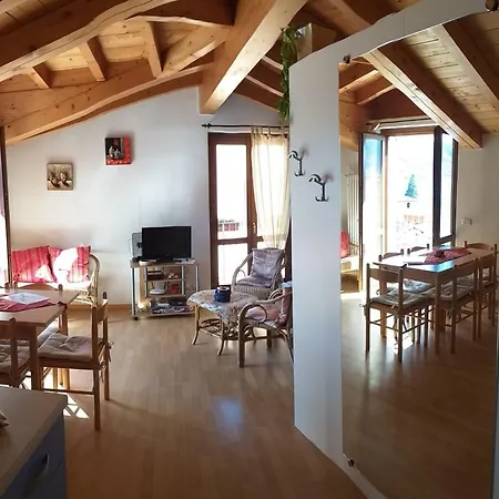 Il Castellaccio Apartment *